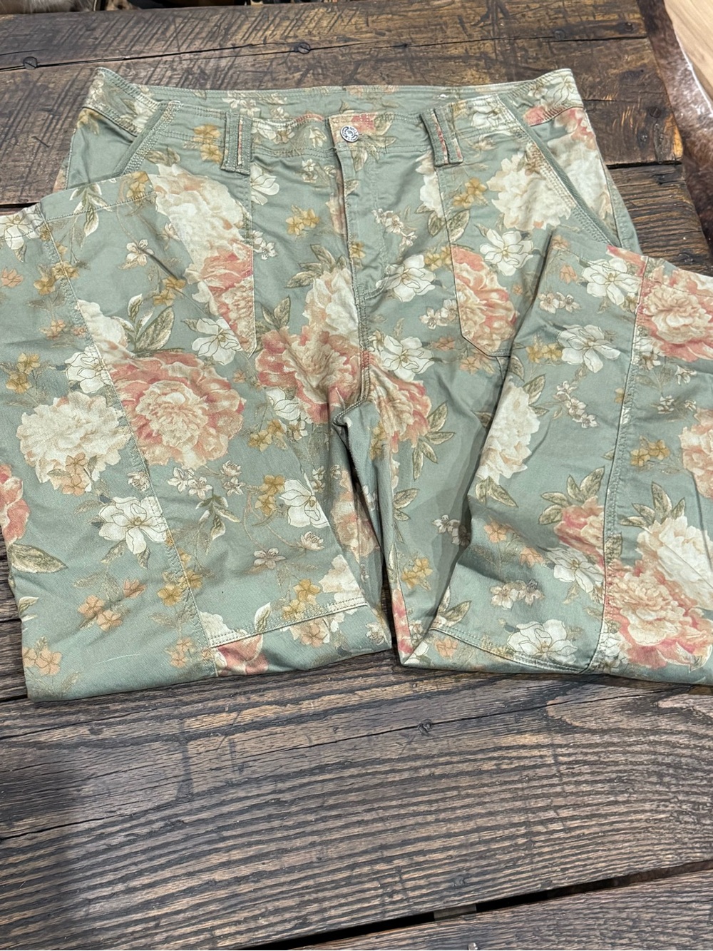 Chicos Green Floral Pants Size 14 Regular / 2.5 Womens
